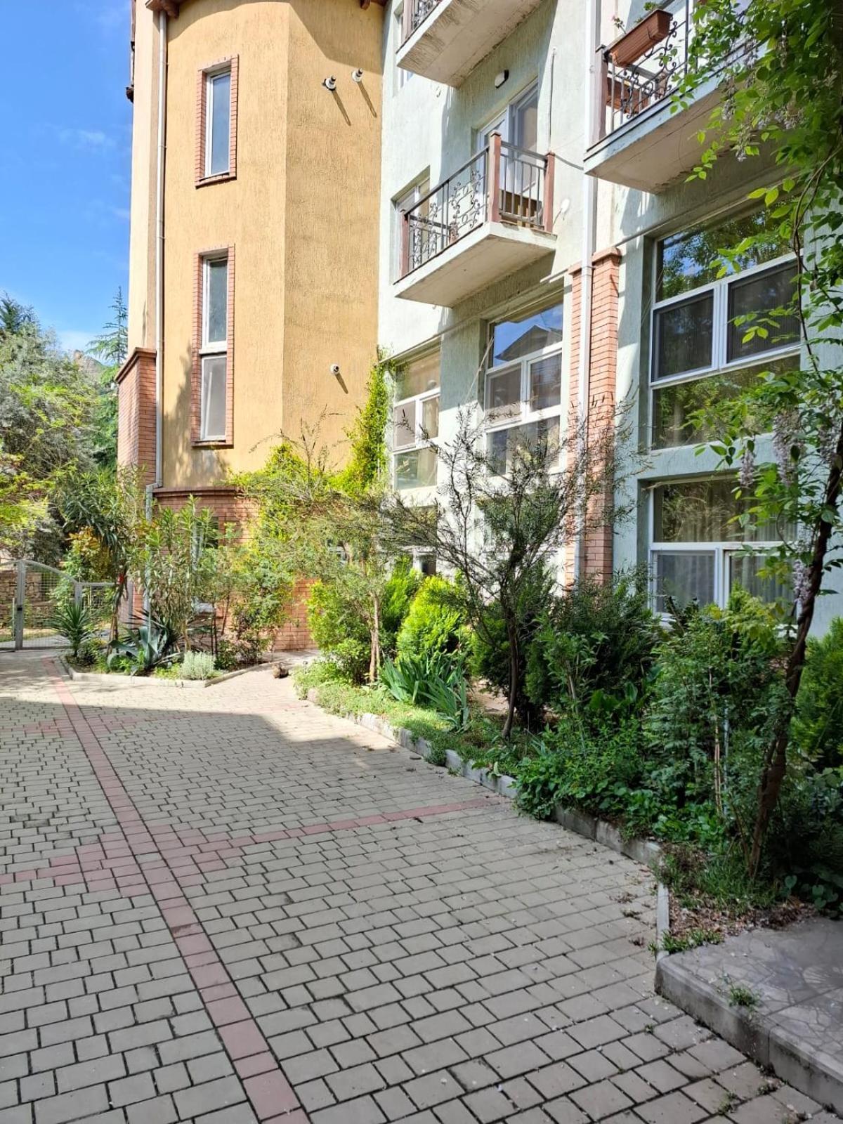Hotel Alaverdi Palace Tbilisi Buitenkant foto