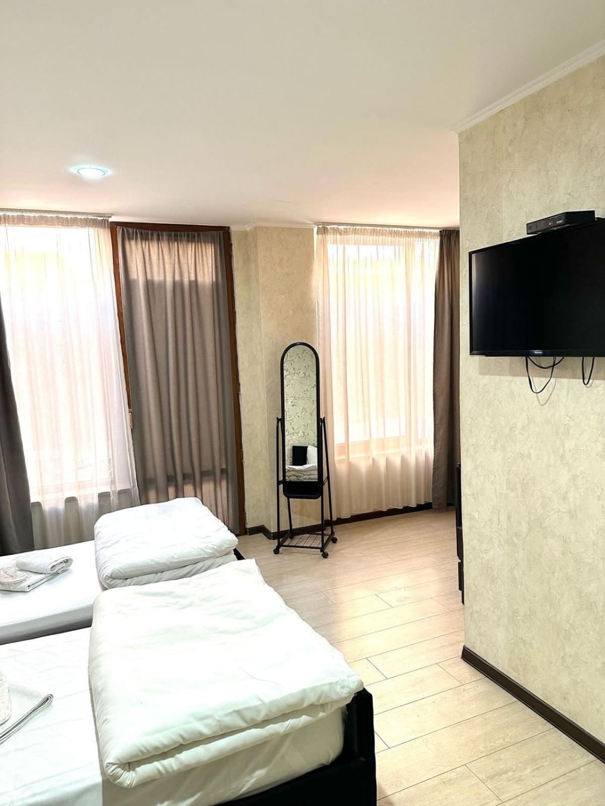 Hotel Alaverdi Palace Tbilisi Buitenkant foto