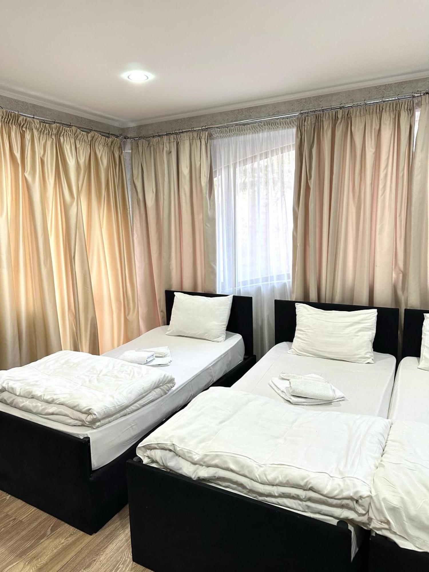 Hotel Alaverdi Palace Tbilisi Buitenkant foto
