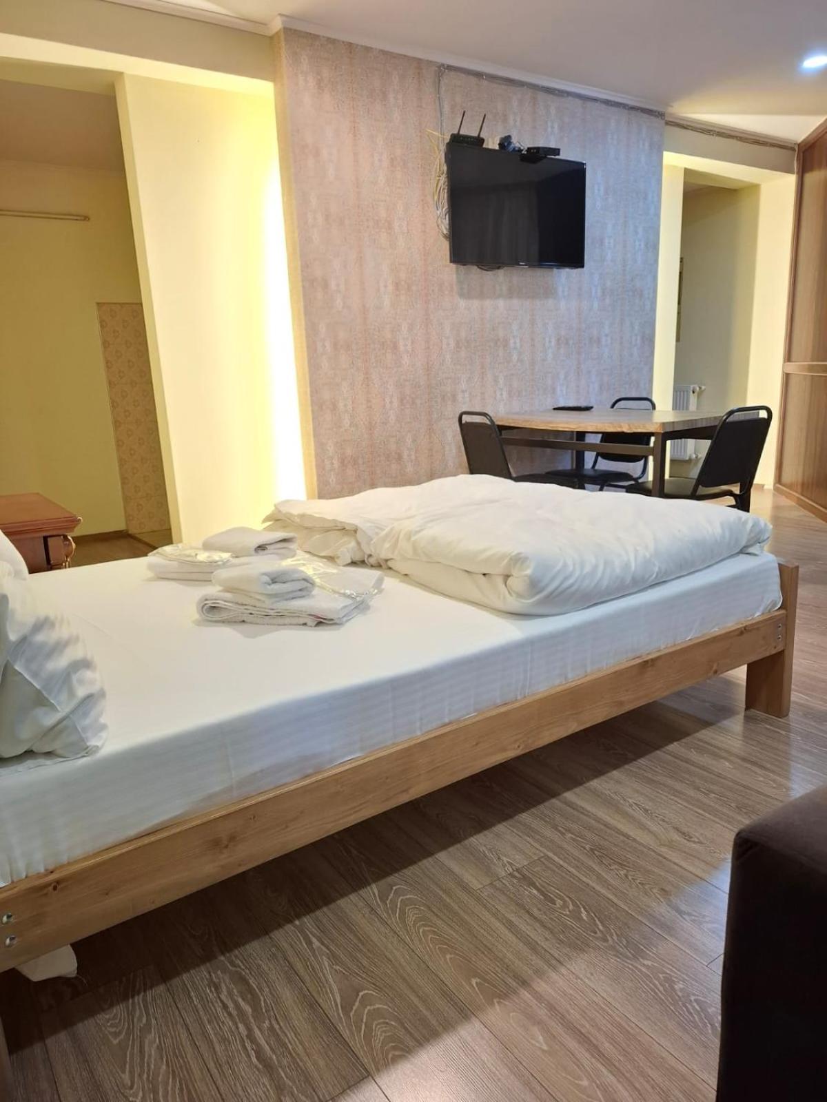 Hotel Alaverdi Palace Tbilisi Buitenkant foto